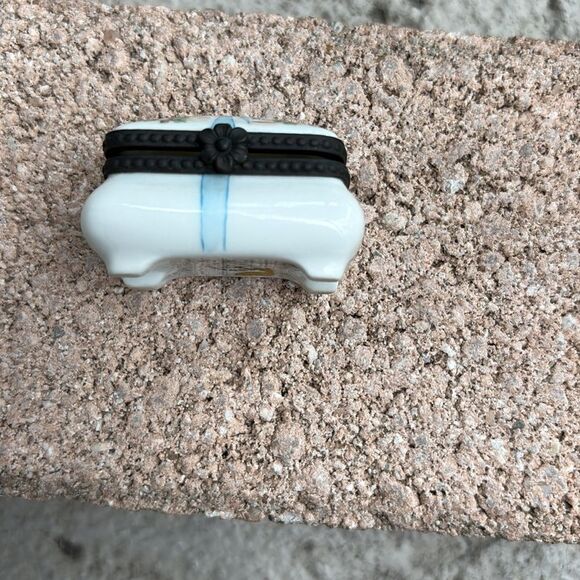 Limoges Floral n Ribbons Rochard trinket box - Picture 3 of 8